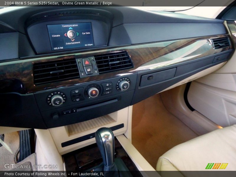 Dashboard of 2004 5 Series 525i Sedan