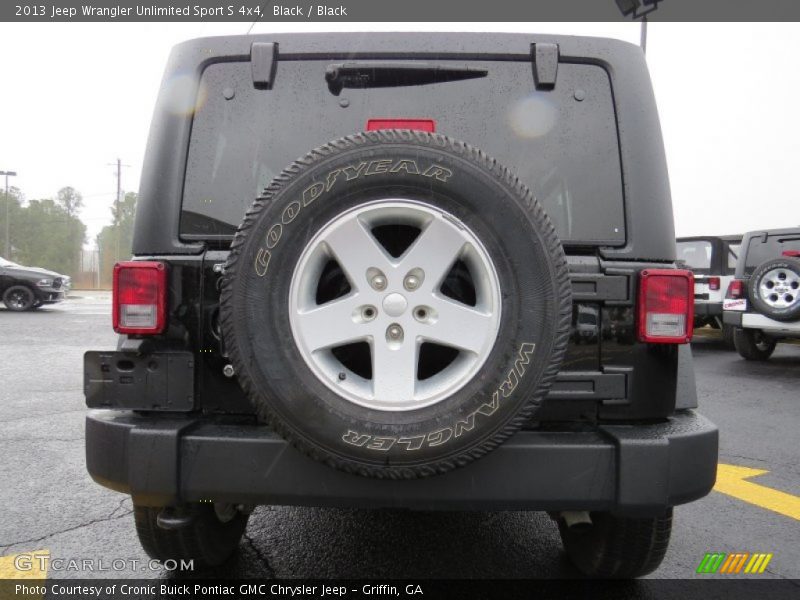 Black / Black 2013 Jeep Wrangler Unlimited Sport S 4x4
