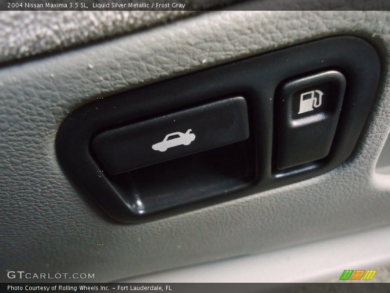 Liquid Silver Metallic / Frost Gray 2004 Nissan Maxima 3.5 SL