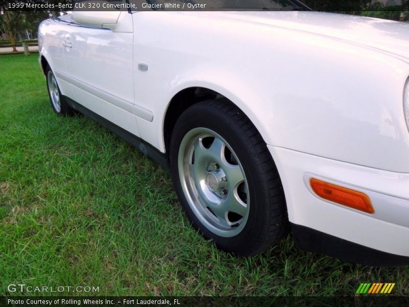 Glacier White / Oyster 1999 Mercedes-Benz CLK 320 Convertible