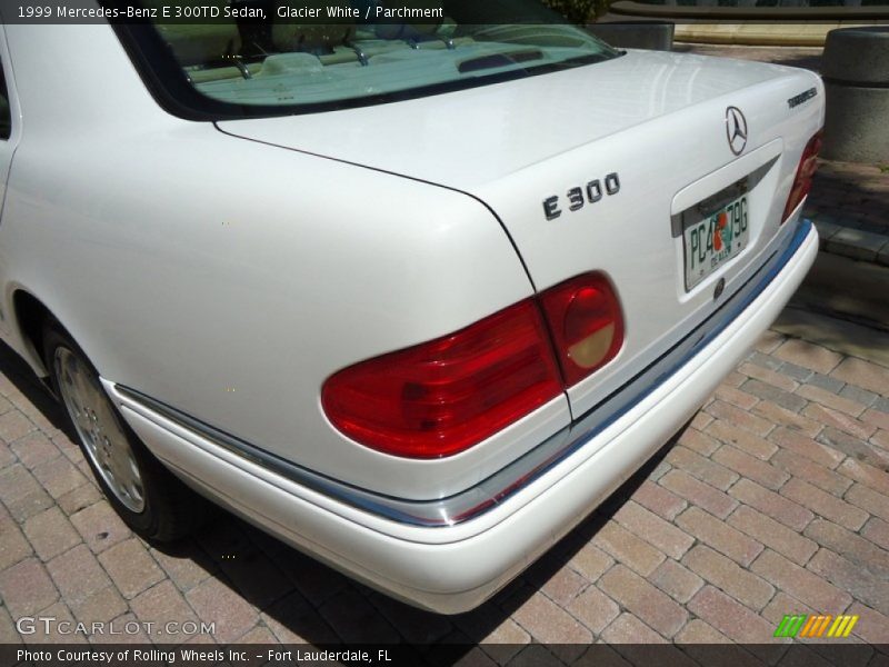 Glacier White / Parchment 1999 Mercedes-Benz E 300TD Sedan