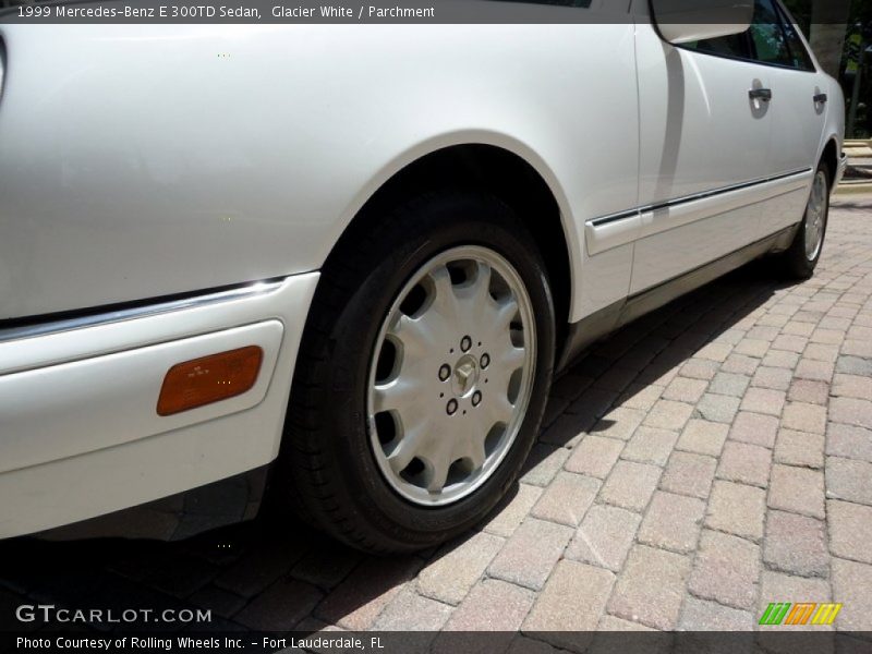 Glacier White / Parchment 1999 Mercedes-Benz E 300TD Sedan