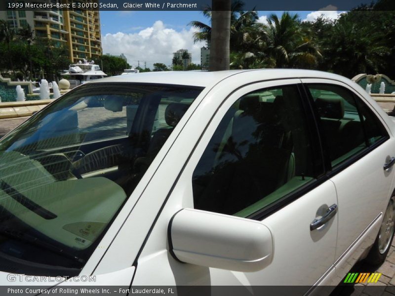 Glacier White / Parchment 1999 Mercedes-Benz E 300TD Sedan