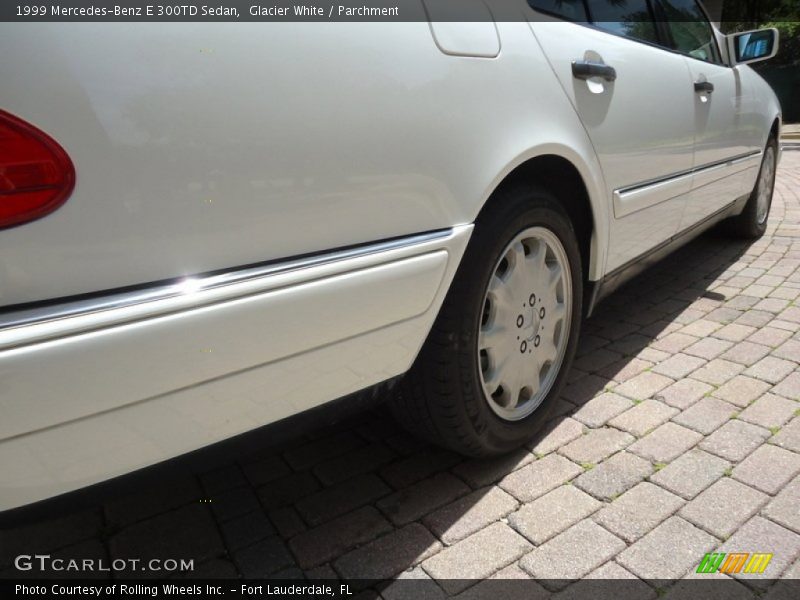 Glacier White / Parchment 1999 Mercedes-Benz E 300TD Sedan