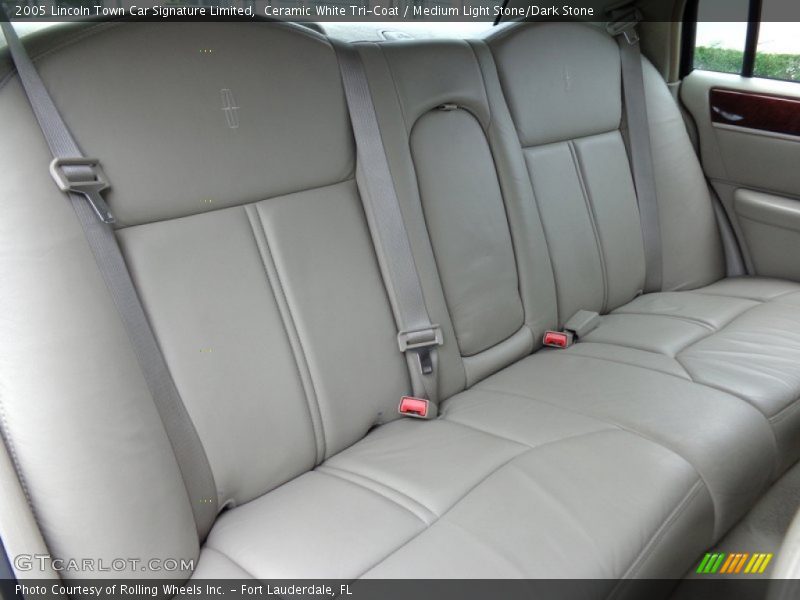 Ceramic White Tri-Coat / Medium Light Stone/Dark Stone 2005 Lincoln Town Car Signature Limited