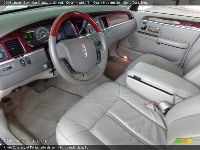 Medium Light Stone/Dark Stone Interior - 2005 Town Car Signature Limited 