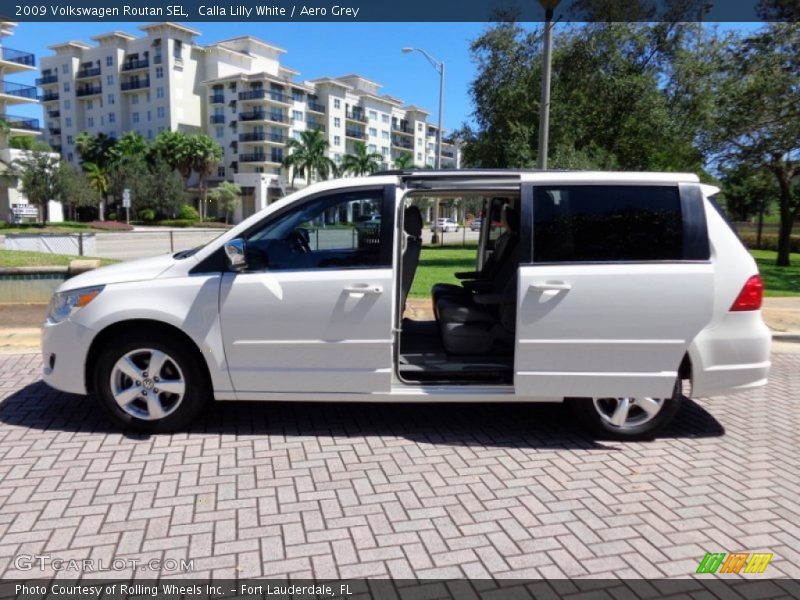 Calla Lilly White / Aero Grey 2009 Volkswagen Routan SEL