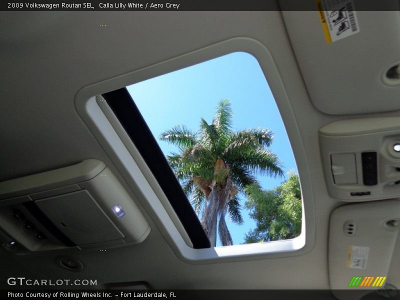 Calla Lilly White / Aero Grey 2009 Volkswagen Routan SEL