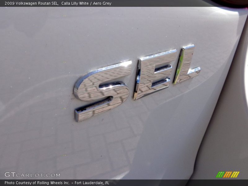 Calla Lilly White / Aero Grey 2009 Volkswagen Routan SEL