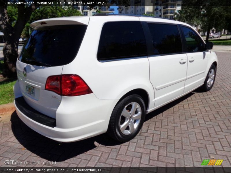 Calla Lilly White / Aero Grey 2009 Volkswagen Routan SEL