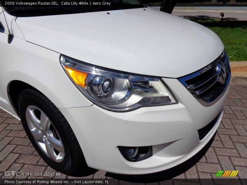 Calla Lilly White / Aero Grey 2009 Volkswagen Routan SEL