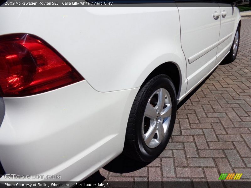 Calla Lilly White / Aero Grey 2009 Volkswagen Routan SEL