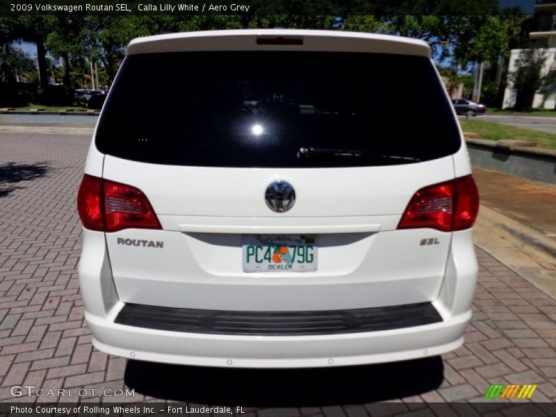 Calla Lilly White / Aero Grey 2009 Volkswagen Routan SEL