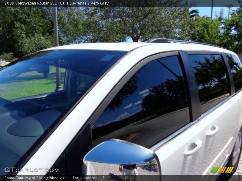 Calla Lilly White / Aero Grey 2009 Volkswagen Routan SEL