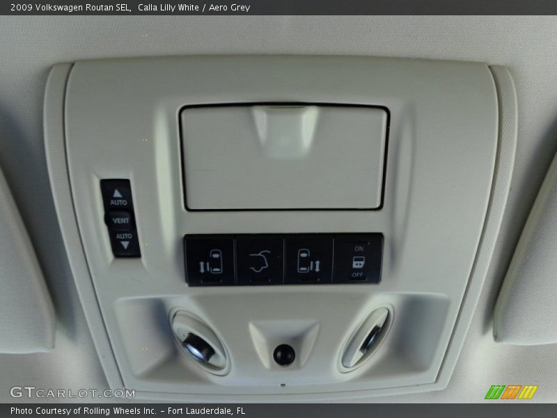 Calla Lilly White / Aero Grey 2009 Volkswagen Routan SEL