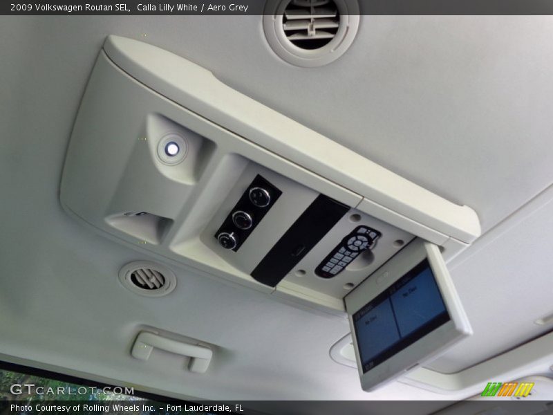 Calla Lilly White / Aero Grey 2009 Volkswagen Routan SEL