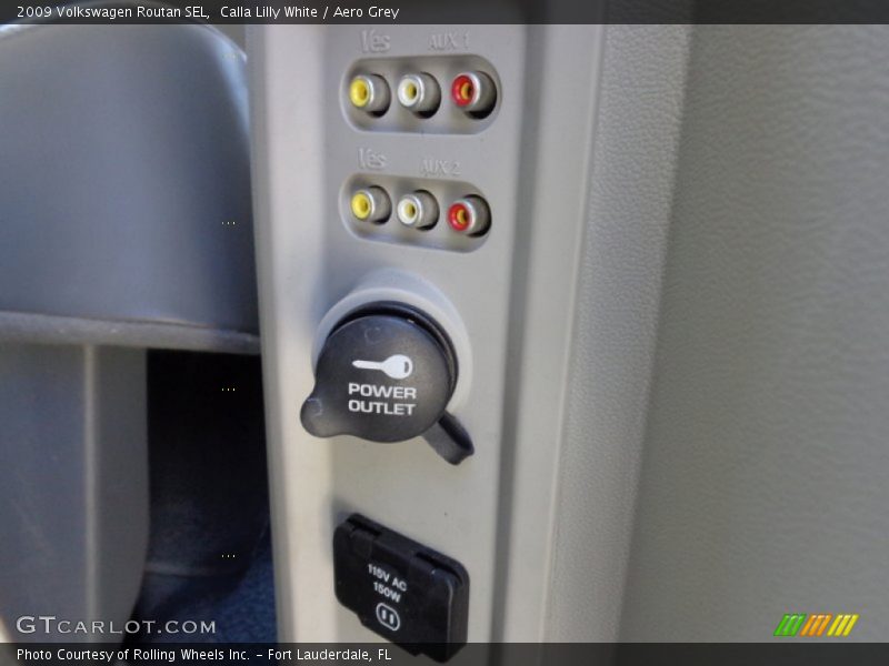 Calla Lilly White / Aero Grey 2009 Volkswagen Routan SEL