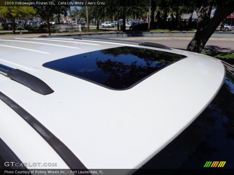 Calla Lilly White / Aero Grey 2009 Volkswagen Routan SEL