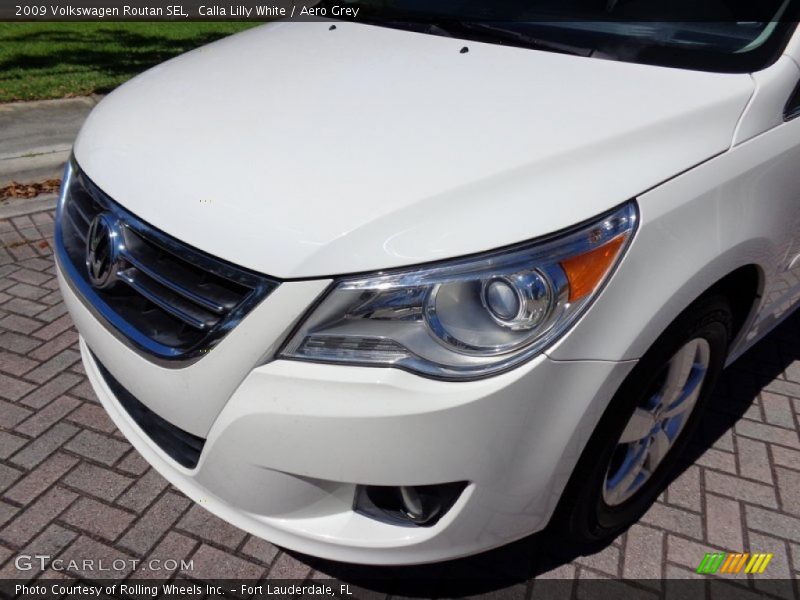 Calla Lilly White / Aero Grey 2009 Volkswagen Routan SEL