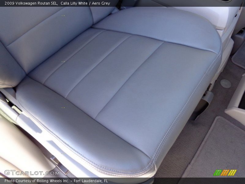 Calla Lilly White / Aero Grey 2009 Volkswagen Routan SEL