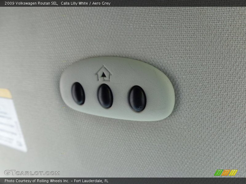 Calla Lilly White / Aero Grey 2009 Volkswagen Routan SEL