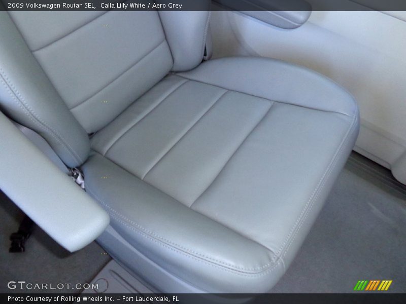 Calla Lilly White / Aero Grey 2009 Volkswagen Routan SEL