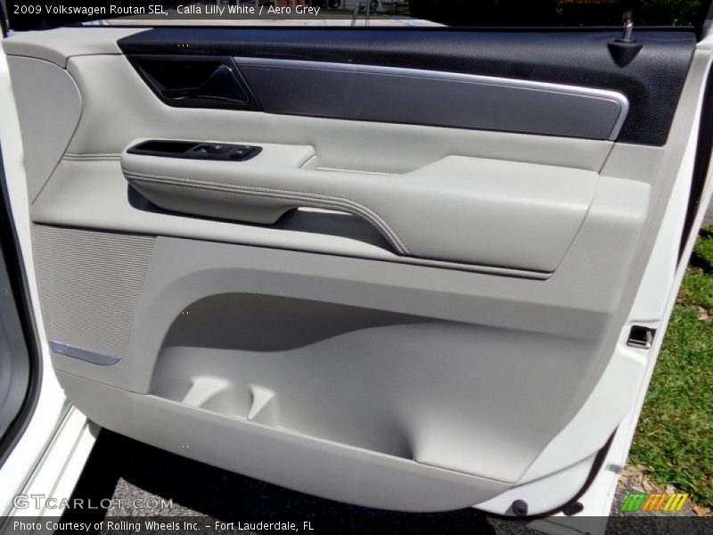 Calla Lilly White / Aero Grey 2009 Volkswagen Routan SEL
