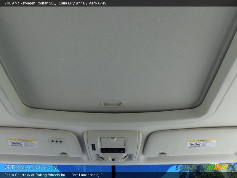 Calla Lilly White / Aero Grey 2009 Volkswagen Routan SEL