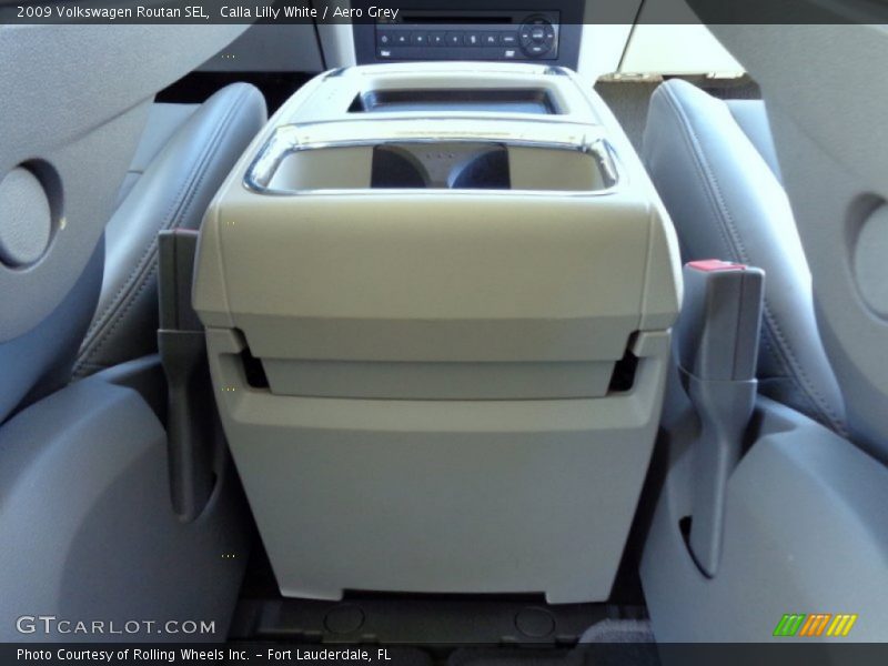 Calla Lilly White / Aero Grey 2009 Volkswagen Routan SEL