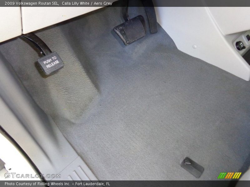 Calla Lilly White / Aero Grey 2009 Volkswagen Routan SEL