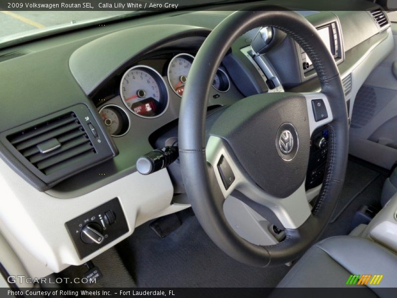 Calla Lilly White / Aero Grey 2009 Volkswagen Routan SEL