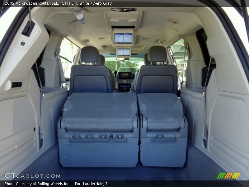 Calla Lilly White / Aero Grey 2009 Volkswagen Routan SEL