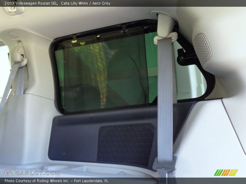 Calla Lilly White / Aero Grey 2009 Volkswagen Routan SEL