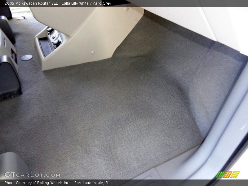 Calla Lilly White / Aero Grey 2009 Volkswagen Routan SEL