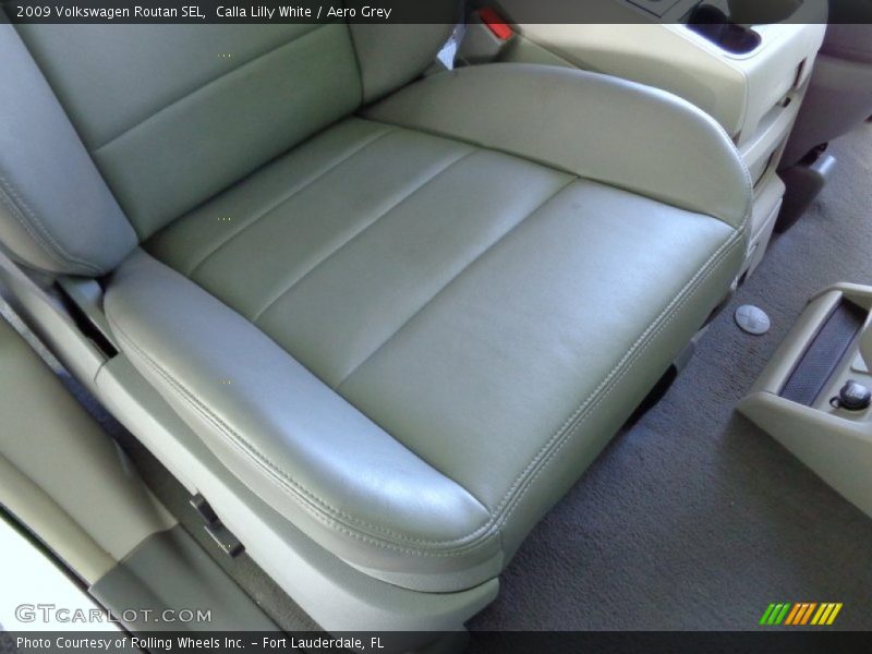 Calla Lilly White / Aero Grey 2009 Volkswagen Routan SEL