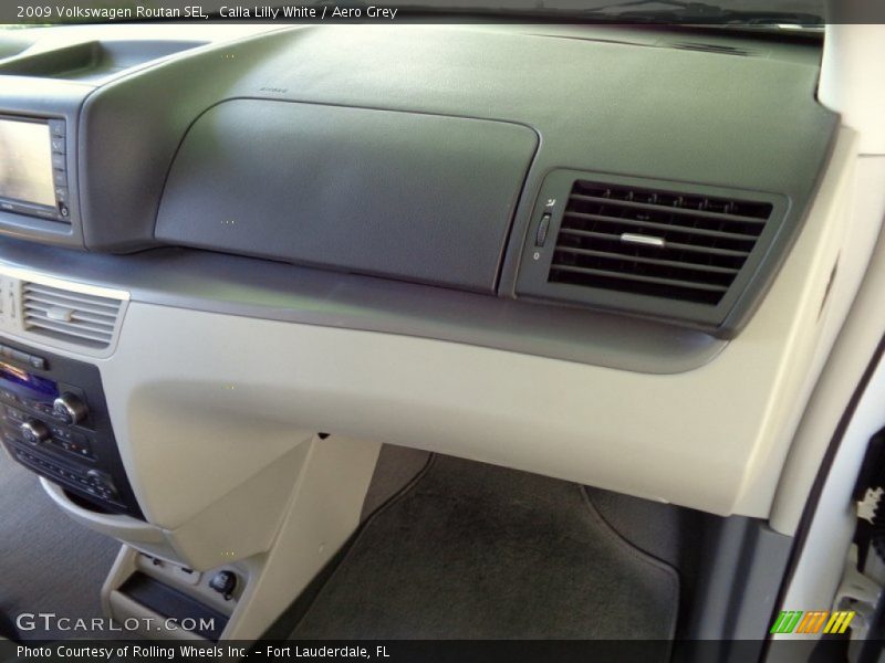 Calla Lilly White / Aero Grey 2009 Volkswagen Routan SEL