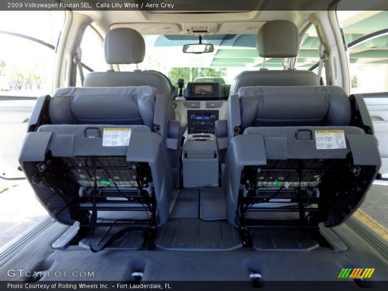 Calla Lilly White / Aero Grey 2009 Volkswagen Routan SEL