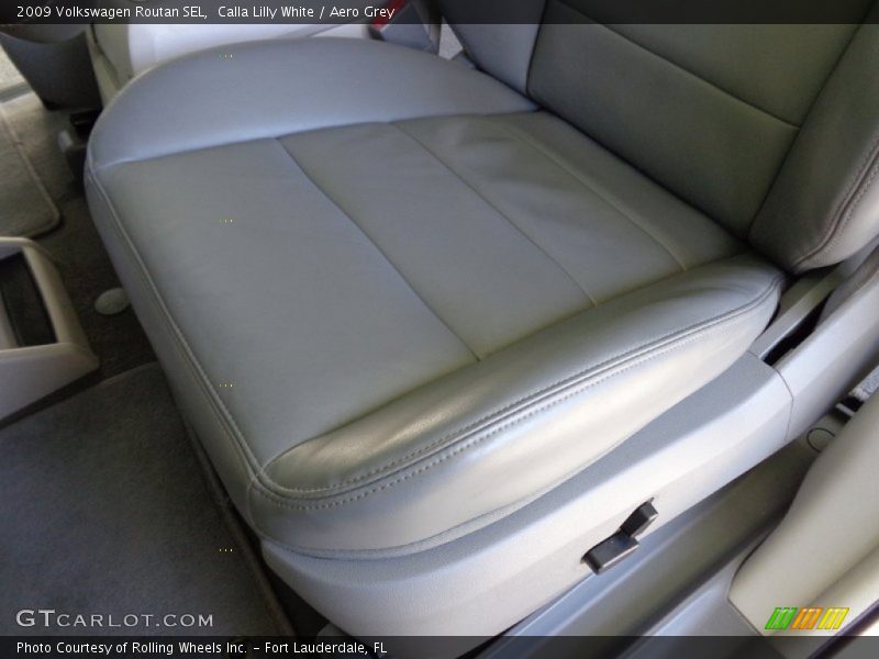 Calla Lilly White / Aero Grey 2009 Volkswagen Routan SEL