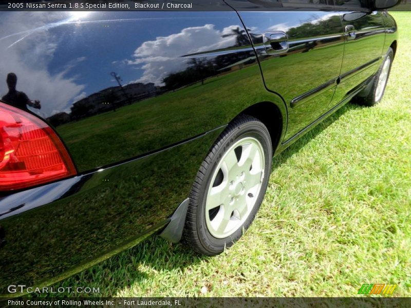 Blackout / Charcoal 2005 Nissan Sentra 1.8 S Special Edition