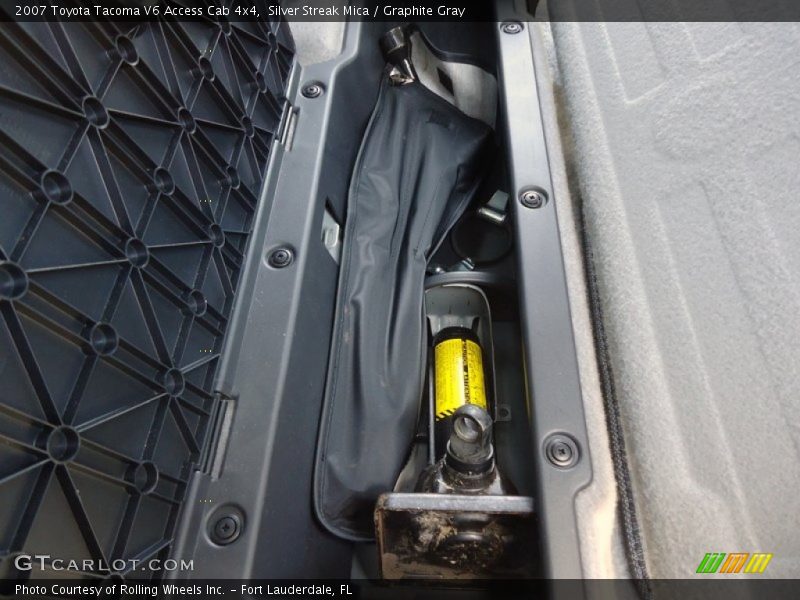 Silver Streak Mica / Graphite Gray 2007 Toyota Tacoma V6 Access Cab 4x4