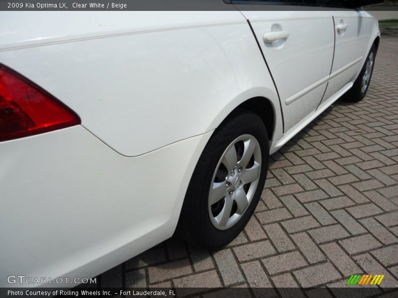 Clear White / Beige 2009 Kia Optima LX