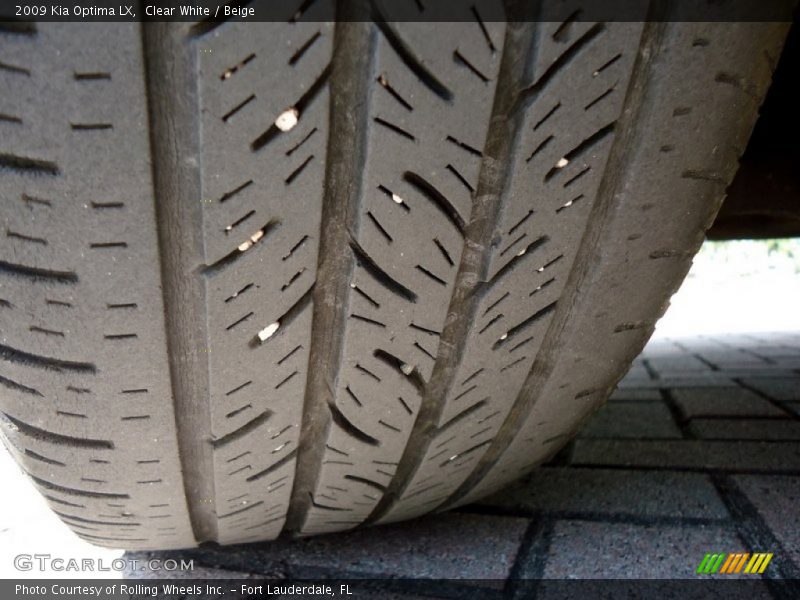 Clear White / Beige 2009 Kia Optima LX