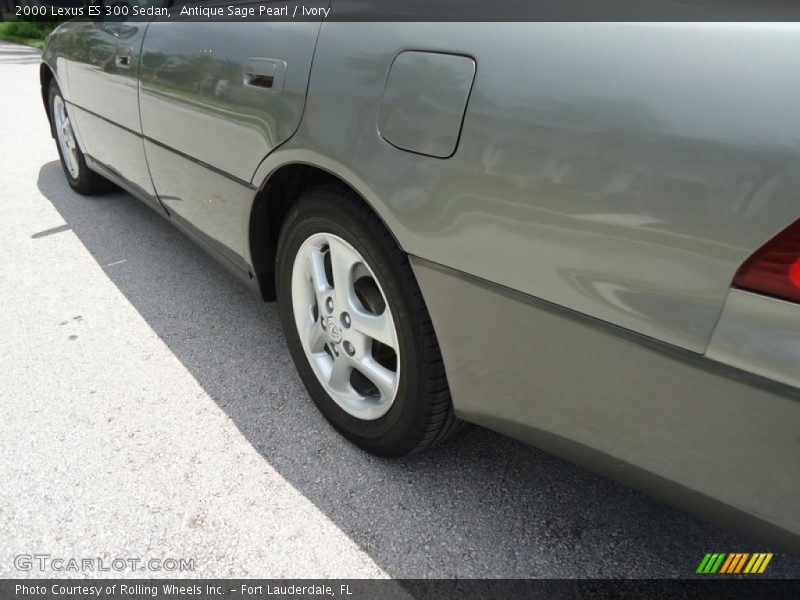 Antique Sage Pearl / Ivory 2000 Lexus ES 300 Sedan
