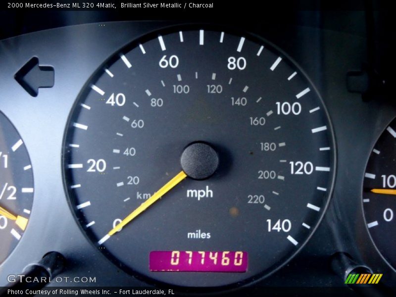 Brilliant Silver Metallic / Charcoal 2000 Mercedes-Benz ML 320 4Matic