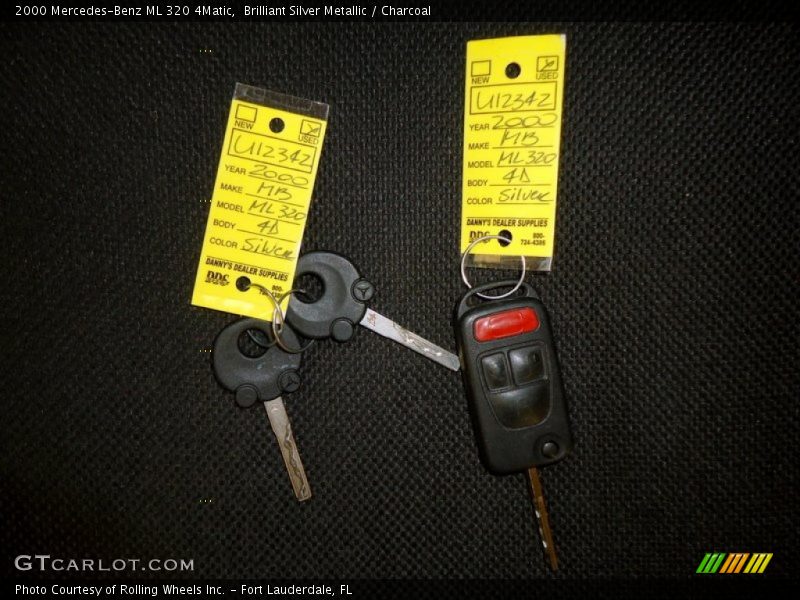 Brilliant Silver Metallic / Charcoal 2000 Mercedes-Benz ML 320 4Matic