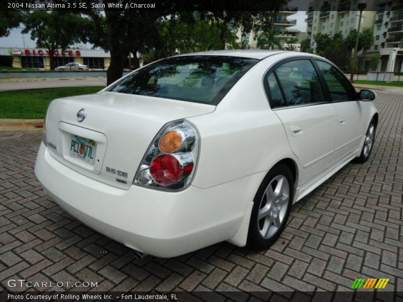 Satin White / Charcoal 2004 Nissan Altima 3.5 SE