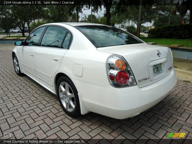 Satin White / Charcoal 2004 Nissan Altima 3.5 SE