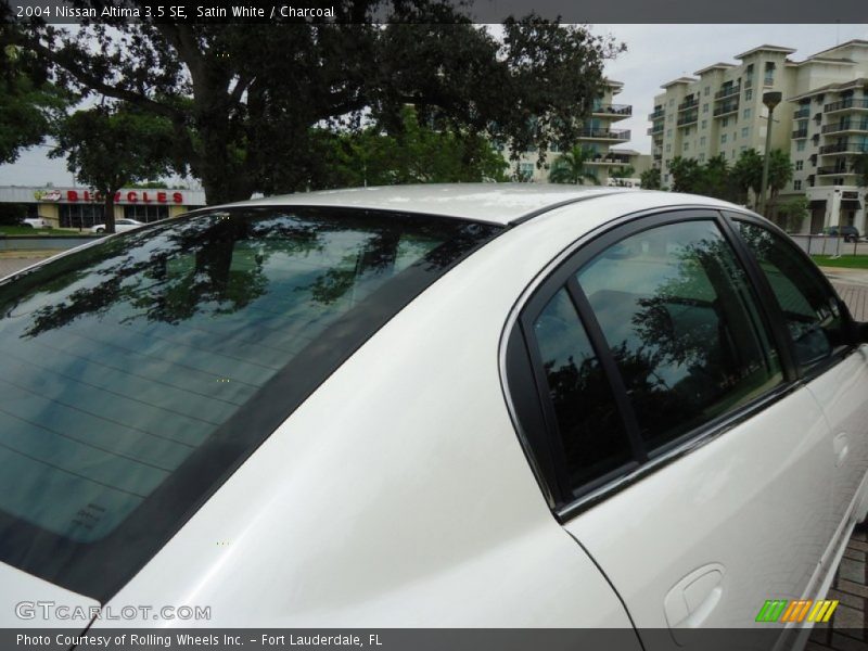 Satin White / Charcoal 2004 Nissan Altima 3.5 SE