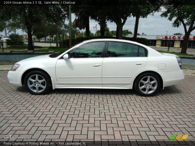 Satin White / Charcoal 2004 Nissan Altima 3.5 SE