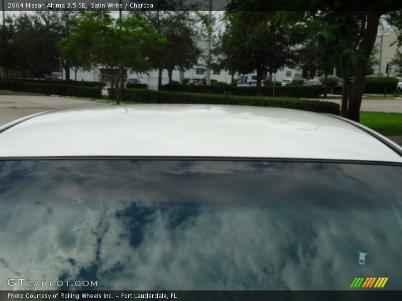 Satin White / Charcoal 2004 Nissan Altima 3.5 SE